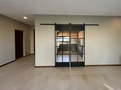 Casa 6 ambientes con 2 baños