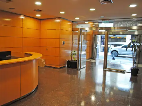 Oficina en excelente ubicación con seguridad - Microcentro