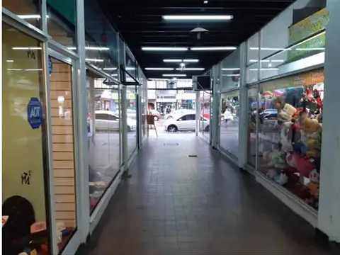 Local en Alquiler con entrepiso 