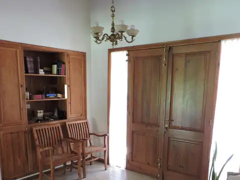 Casa en Venta con 3 cocheras