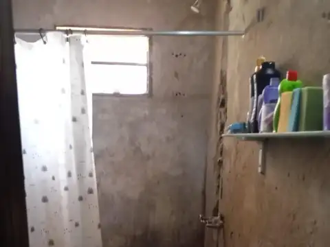 Casa 6 ambientes con 2 baños