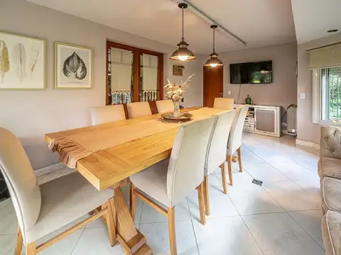 Casa 7 ambientes con 2 baños