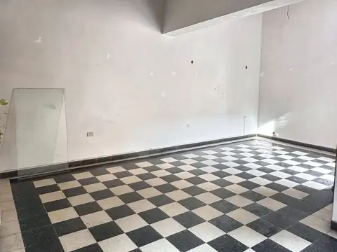 Casona comercial en Güemes: 150 m² y terraza