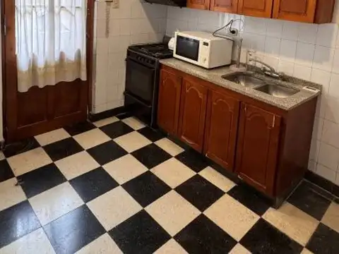 Casa 5 ambientes con 2 baños
