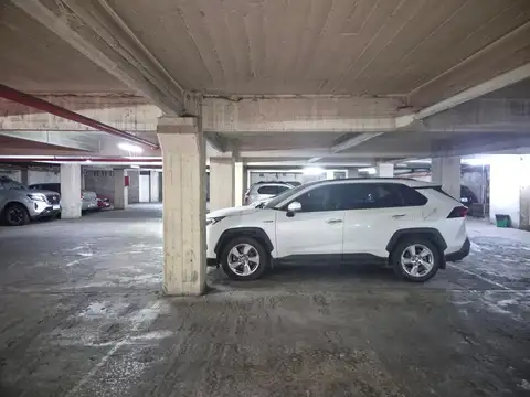 Cochera amplia en venta – Dorrego 661 | Seguridad 24 hs