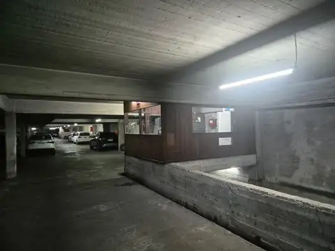 Cochera amplia en venta – Dorrego 661 | Seguridad 24 hs