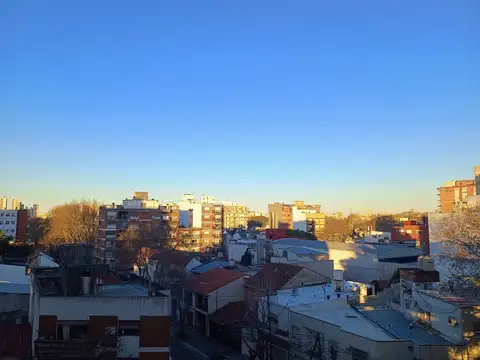 Departamento de 3 ambientes muy bien ubicado