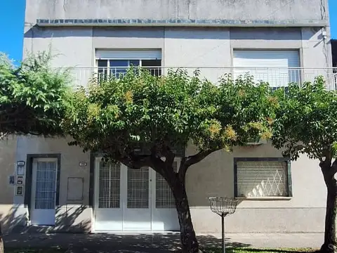 CASEROS. SARRATEA AL 3200. 2 PH EN BLOCK LOTE 8.66 X 14 IDEAL 2 FAMILIAS