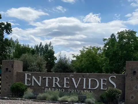 Espectacular terreno en barrio privado entrevides