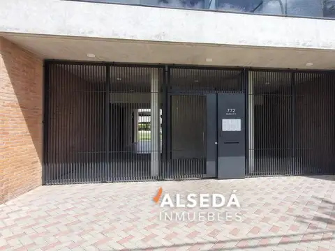 Avenida L. Miglierini  al 772 Con cochera