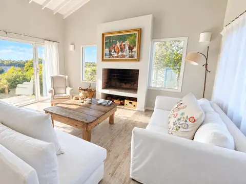Casa en Venta en Barrio Golf 2, USD 450.000