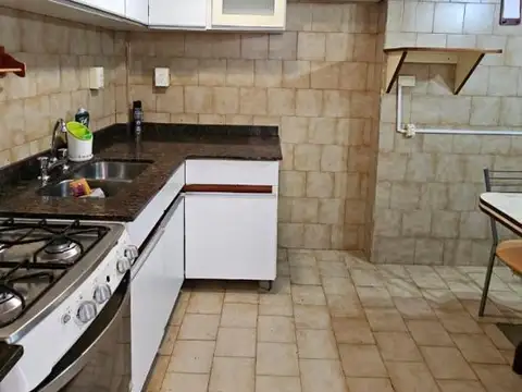 VENTA TIPO CASA 4 AMBIENTES QUINCHO TERRAZA FLORESTA 