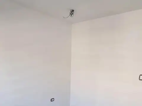 Mauricio Ravel e/ Avenida Eva Perón y La Calandria