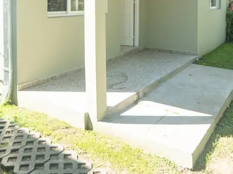 Casa 5 ambientes con 1 baño