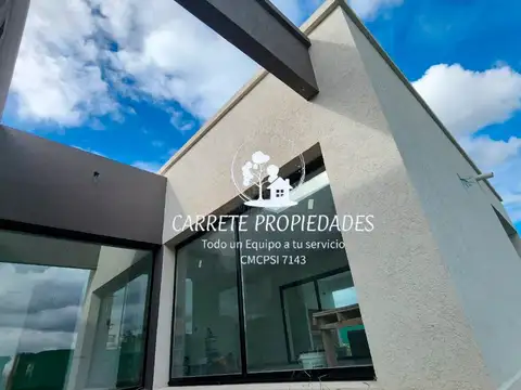 Casa en Venta con 4 cocheras
