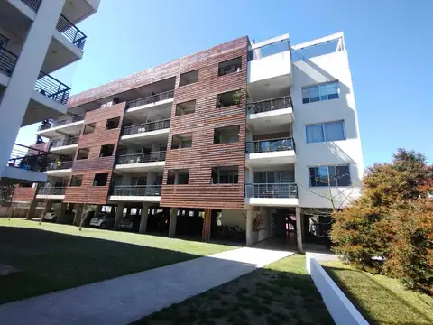 Amplio departamento en venta en Tigre, 2 dormitorios, balcón con parrilla, financiación