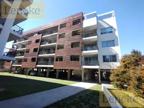 Amplio departamento en venta en Tigre, 2 dormitorios, balcón con parrilla, cochera
