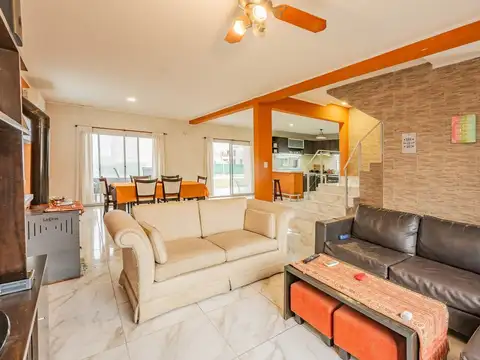 MODERNA CASA 4 DORMITORIOS Brio LAGUNA AZUL-EZEIZA