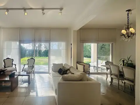 Casa 6 ambientes con 2 baños