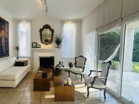 Casa 5 Ambientes con piscina - Barrio la Pradera