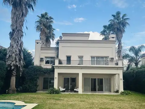 Casa 5 Ambientes con piscina - Barrio la Pradera
