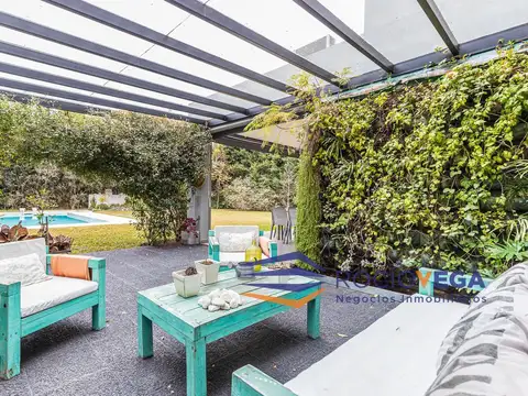 Casa en Venta con 2 cocheras