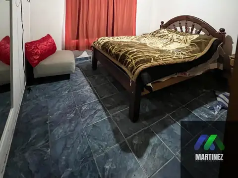 Casa 6 ambientes con 2 baños
