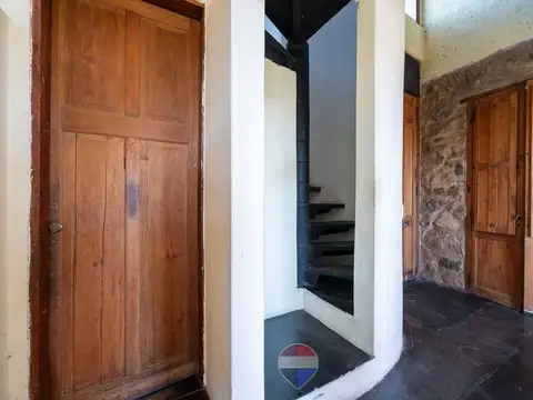 Casa 6 ambientes con 2 baños