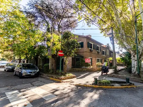 Federico Chopin y Av. Marquez - Estupenda Casa con jardin - Venta - San Isidro