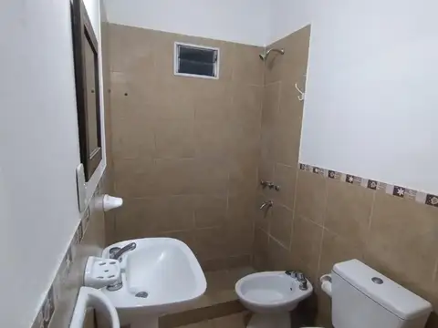 Depto Tipo Casa en Alquiler en Ituzaingó Norte, $ 650.000