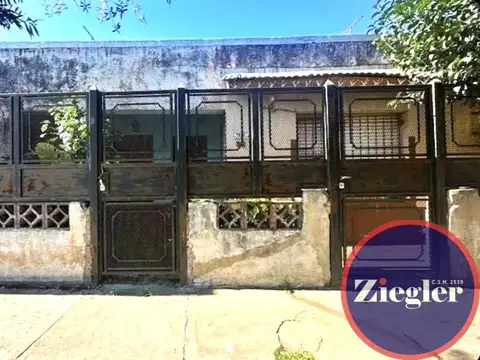 Casa en venta c/ cochera en Villa de Mayo