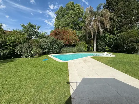 Casa en Venta con 6 cocheras