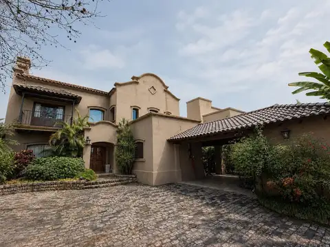 CASA EN VENTA JOCKEY CLUB