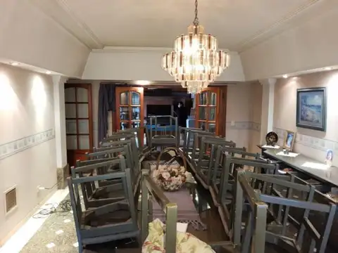 Casa en Venta con 4 cocheras