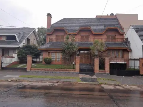 Chalet en Venta en Villa Luzuriaga