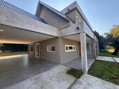 Casa en Venta con 2 cocheras