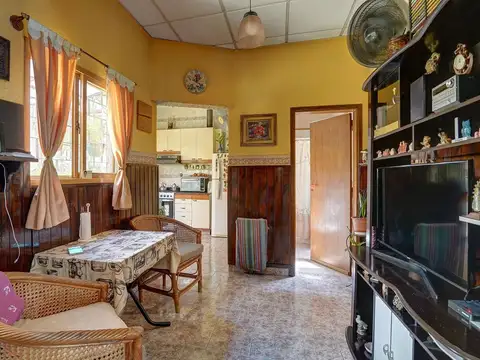Casa 4 ambientes con 1 baño
