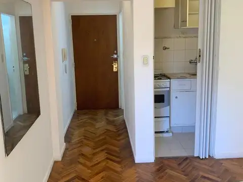 Laprida y Rodriguez Peña / Monoambiente /  Super luminoso con  balcón francés / Venta / Recoleta