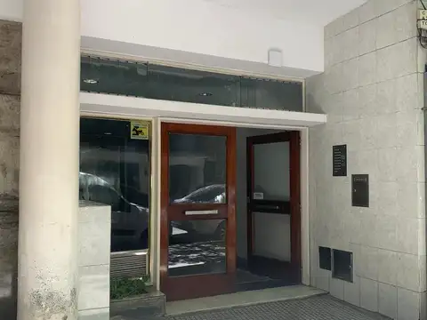 Laprida y Rodriguez Peña / Monoambiente /  Super luminoso con  balcón francés / Venta / Recoleta