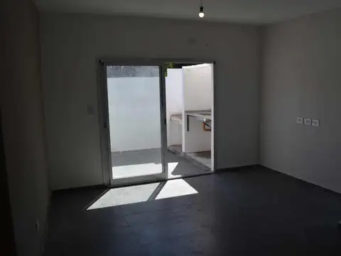Depto Tipo Casa en Venta de 2 ambientes