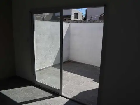 Depto Tipo Casa en Venta en Parque Chacabuco, USD 94.000