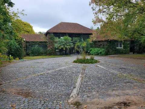 Casa en Venta con 4 cocheras