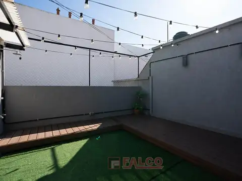 PH en  Parque Chacabuco - 4 ambientes con terraza propia y parrilla - Sin expensas