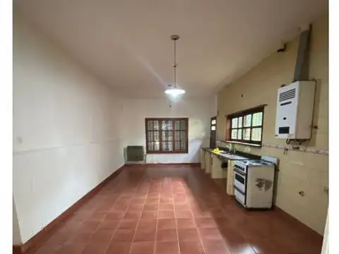 Casa 3 ambientes con 1 baño