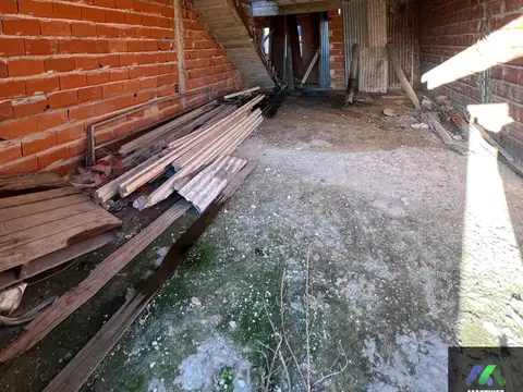 Casa 8 ambientes con 4 baños