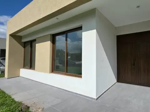 Casa en venta a estrenar en Fincas del Alba, Canning - 4 ambientes con pileta - Apta crédito