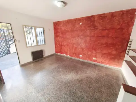 Casa 5 ambientes con 1 baño