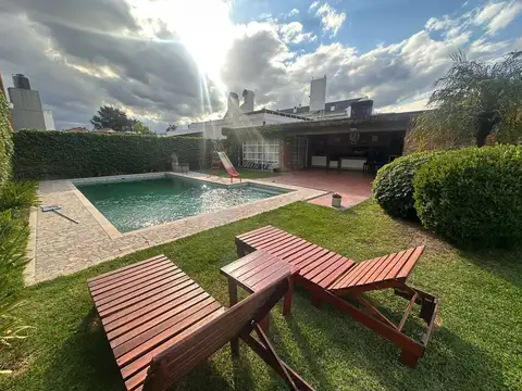 VENTA CASA C/GRAN TERRENO CERRO D LAS ROSAS PILETA