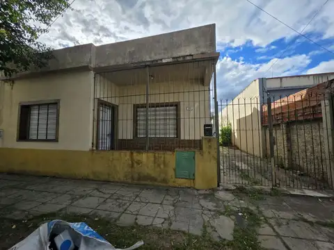 En Venta en El Palomar Casa Lote Propio de 300 m F: 11299