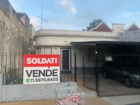 Casa. 3 dormitorios.2 baños.Fondo.Quincho.Parrilla.Cochera.Bernal Este